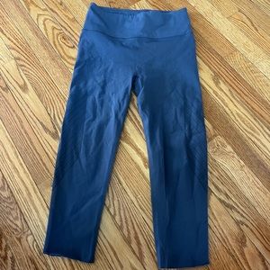 Lululemon cropped navy leggings